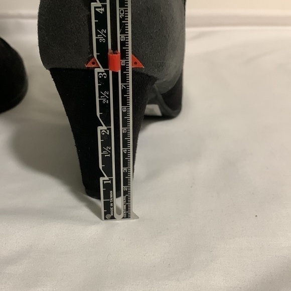 Dress Barn Vale Super Soft Boots Black and Grey  3” Heel Size 6.5 - Picture 8 of 12